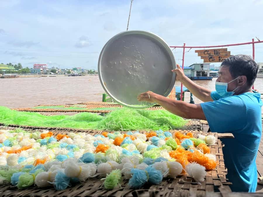 1 Day Mekong Tour: Cai Rang Floating Market & MyTho-Ben Tre - Leaving Ho Chi Minh City before sunrise