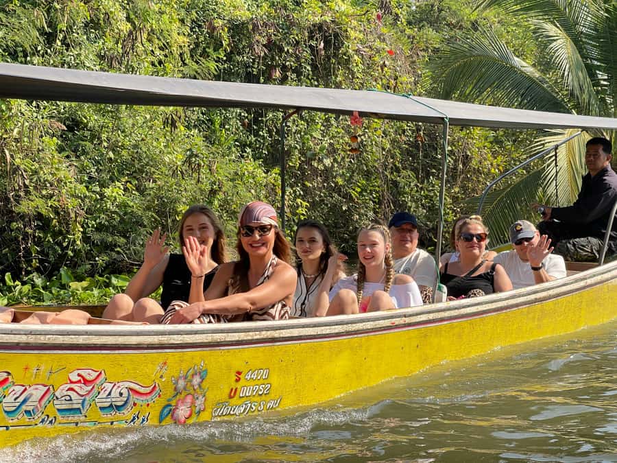 1-Day Trip: Floating Market & Railway Market by Toyota Camry - Key points at a glance