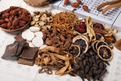 3-Hour Herbal Wholesale TCM Market and a Local Wet Market Tour