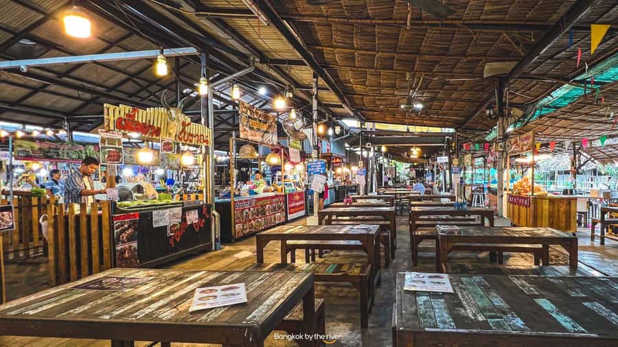 3 Hrs Private boat Tour Bangkok Floating Market by Flat Boat - Key details before you book