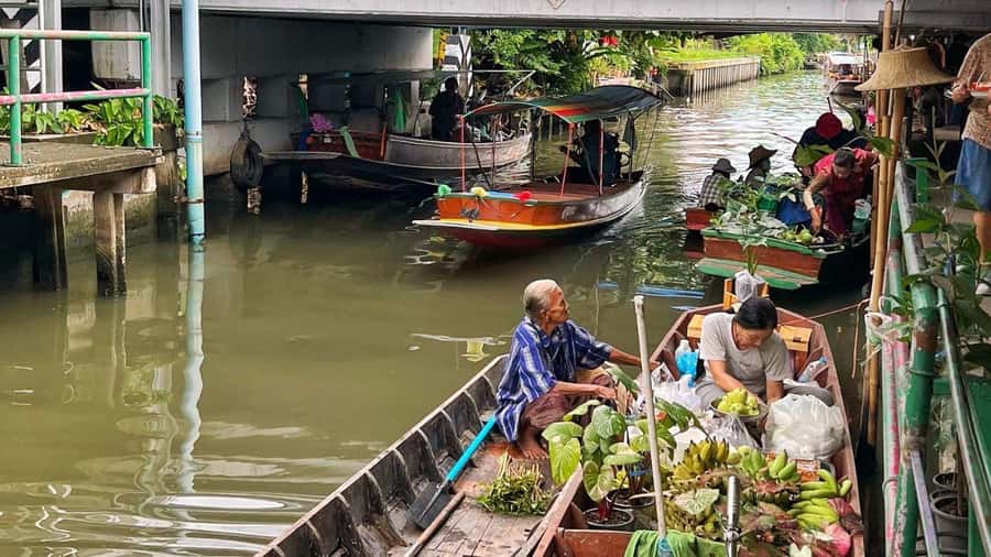 3 Hrs Private boat Tour Bangkok Floating Market by Flat Boat - Khlong Dan and the two giant Buddhas