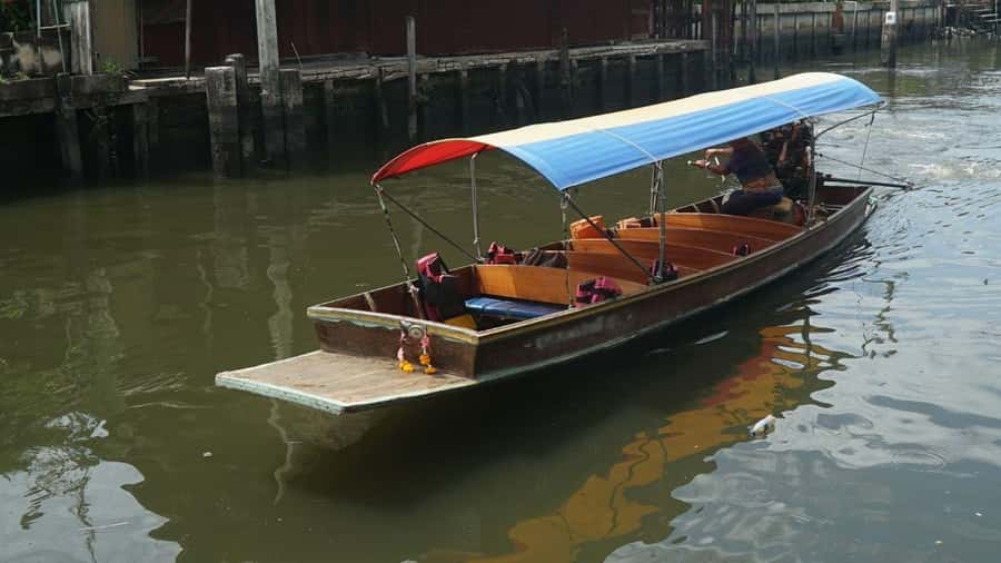 3 Hrs Private boat Tour Bangkok Floating Market by Flat Boat - Getting to Wat Mai Yai Nui and starting the ride