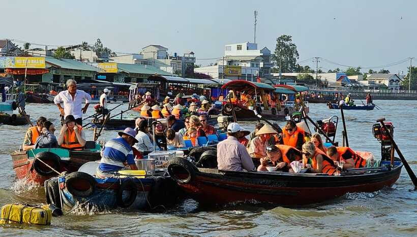 4 Day's Mekong Delta With Tra Su Forest Exit Phnom Penh - Day 3: Fish farms, Cham culture, and Tra Su Forest