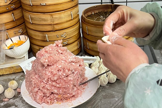 4-Hr Shanghai Layover Tour: Maglev, Wet Market, Food, Landmarks - A wet market that shows ordinary Shanghai