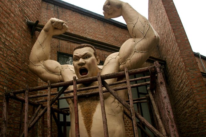 6-Hour Private Beijing Tour: Flower and Fish Market, Panjiayuan Antique Market and 798 Art Zone - A different side of Beijing in six hours