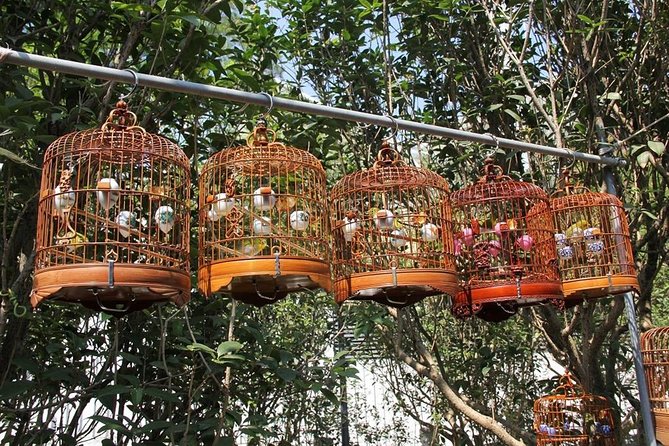 6-Hour Private Beijing Tour: Flower and Fish Market, Panjiayuan Antique Market and 798 Art Zone - Panjiayuan and the pleasure of looking closely
