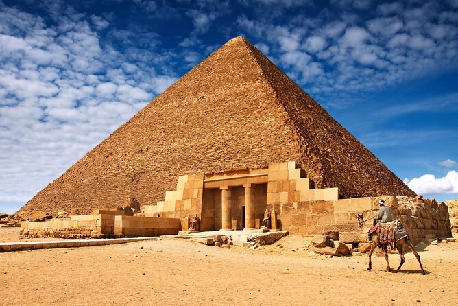 8-Hour Tour Giza Pyramids, Egyptian Museum and Cairo Bazaar - Three hours among the Pyramids of Giza