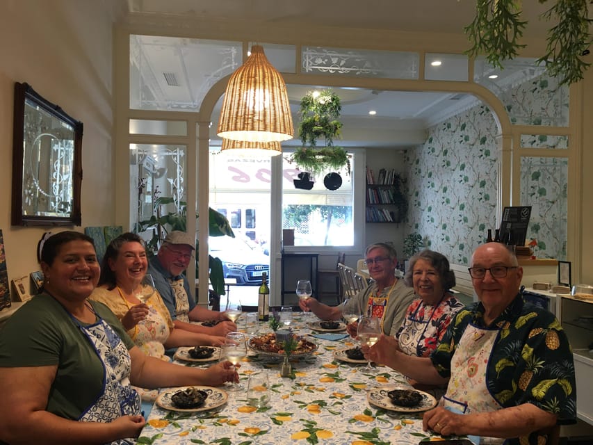 A Coruña: Local Market Shopping and Cooking Workshop - Timing, access, and the cruise-port question