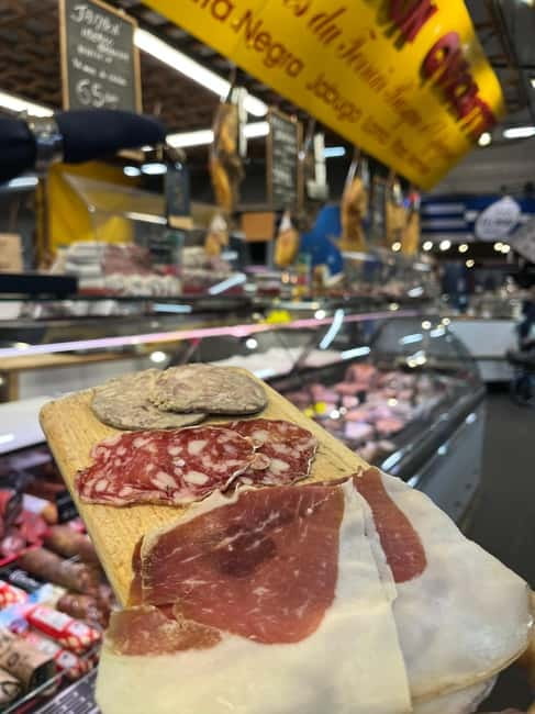 A locals's guide to Bordeaux’s historic market - Arcachon oysters with Bordeaux white wine