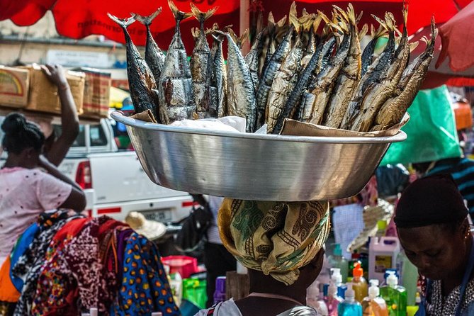 Accra Markets Tour - Kantamanto Market: goods, browsing, and a practical lesson