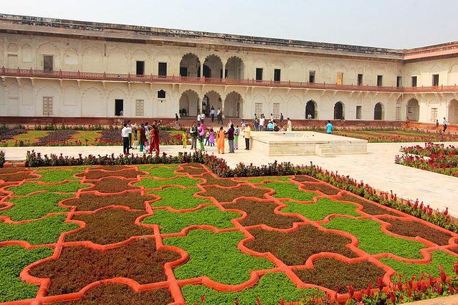 Agra: Street Food and Walk Tour with Spice Market by Tuk-Tuk - What the tuk-tuk adds to the experience