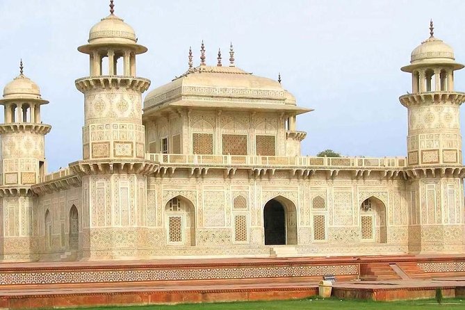 Agra: Street Food and Walk Tour with Spice Market by Tuk-Tuk - Who should book this Agra food and market walk?