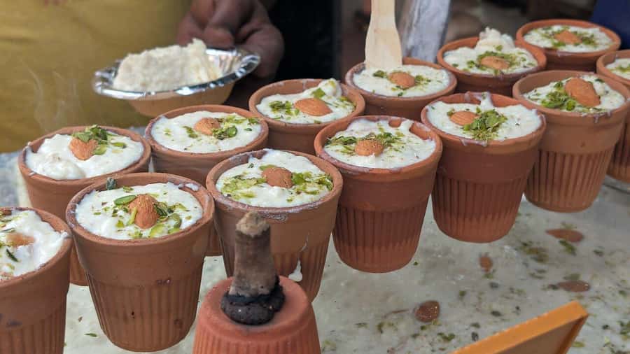 Agra: Street Food Tour with Spice Market on Tuk-Tuk Ride - Samosa, kachori, and the Indian street-food burger