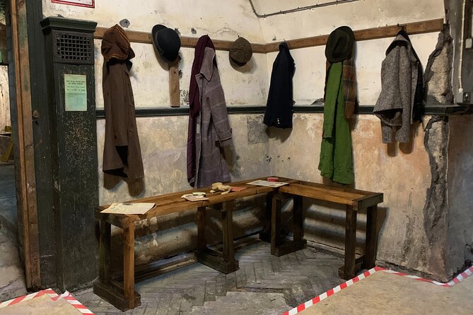 Air Raid Shelter + St. Nicholas Market Walking Tour - What the underground visit feels like