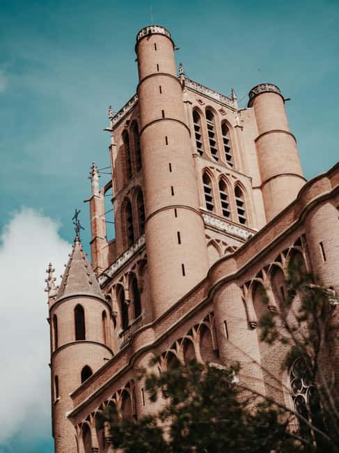 Albi: Food and Market Tour with Tastings and Historic Walk - Medieval lanes before the first bite