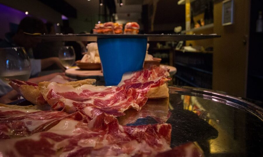 Alicante: Central Market Guided Food Tour with Tapas Bars - Should you book the Central Market and tapas tour?