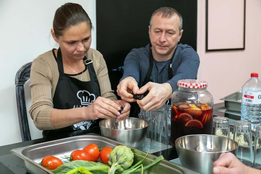 Alicante: Paella & Sangria Class with Tapas and Market Visit - Starting at Alicante’s Central Market