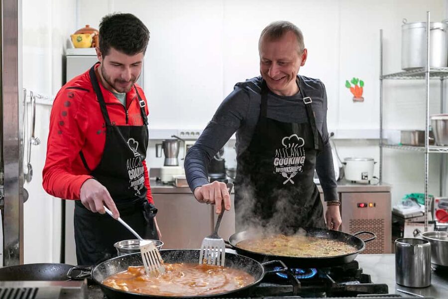 Alicante: Paella & Sangria Class with Tapas and Market Visit - Choosing your Alicante paella