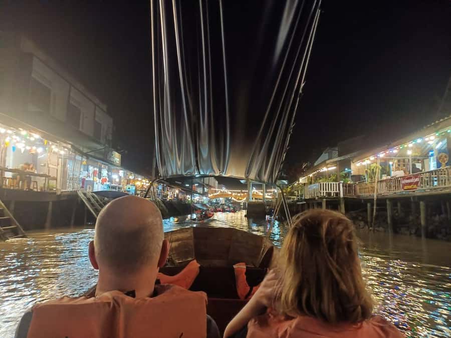 Amphawa & Railway Market & Boat Ride: from BKK - Who will enjoy this outing most?