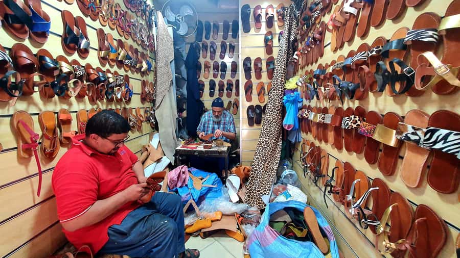 Authentic Moroccan Crafts Tour in the Marrakech Souks - Souk Semmarine and the first shopping lessons