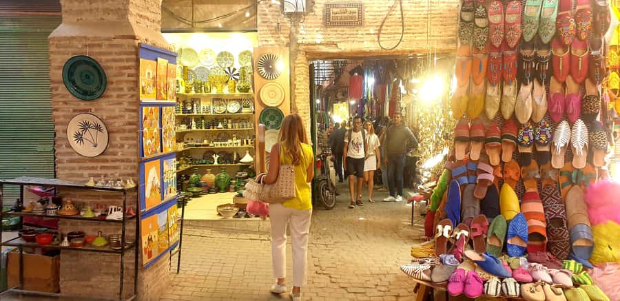 Authentic Moroccan Crafts Tour in the Marrakech Souks - Mint tea with a local craftsperson