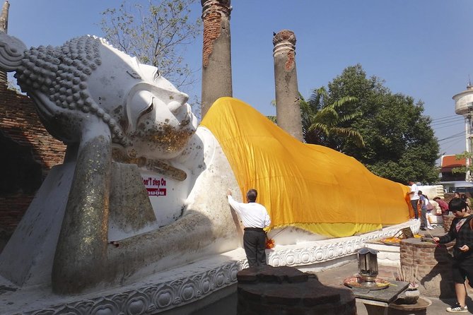 Ayutthaya Sunset Tour: Iconic Temples & Scenic River Boat Ride - Wat Chaiwatthanaram beside the river