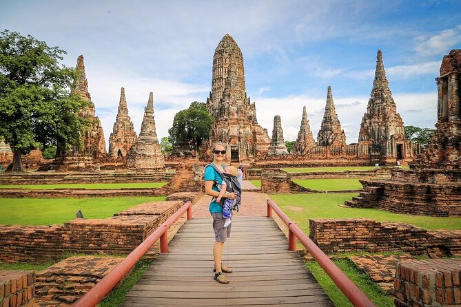 Ayutthaya Sunset Tour: Iconic Temples & Scenic River Boat Ride - Chao Phrom Market and the food question