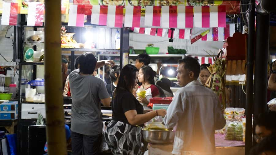 Bali: Denpasar Market Food Tour with 7 Tastings Must-Try - Babi guling and nasi jinggo