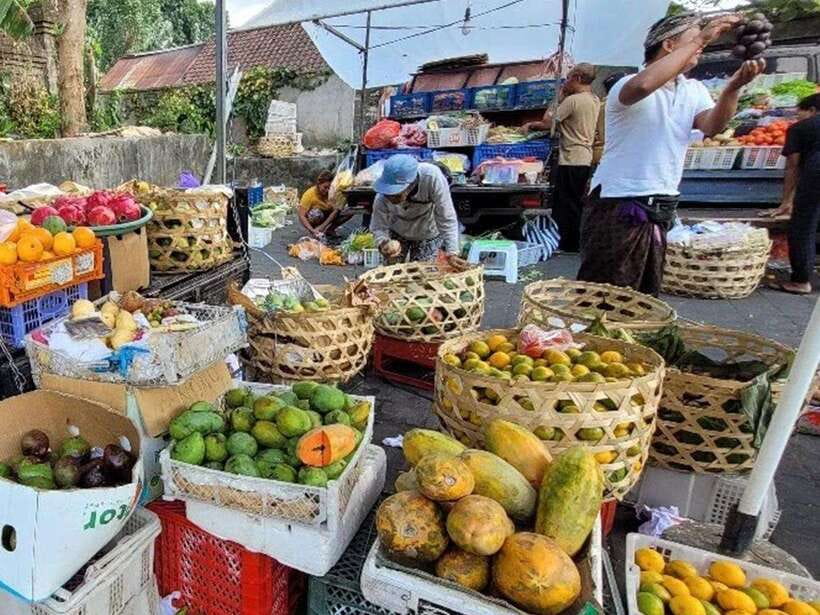Balinese cooking class/Go shopping at the market, cook, eat - A hands-on class, not just a cooking show