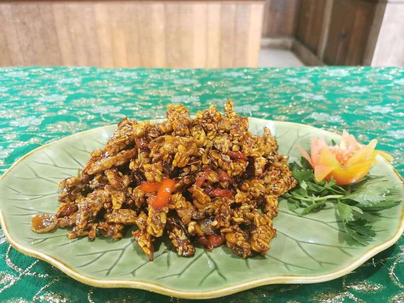 Balinese cooking class/Go shopping at the market, cook, eat - Lunch or dinner made by your own group