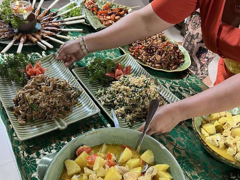 Balinese cooking class/Go shopping at the market, cook, eat - Hotel transfers make the timing easier