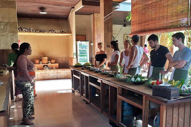 Balinese Cooking class with traditional morning market visit - Why the small group matters