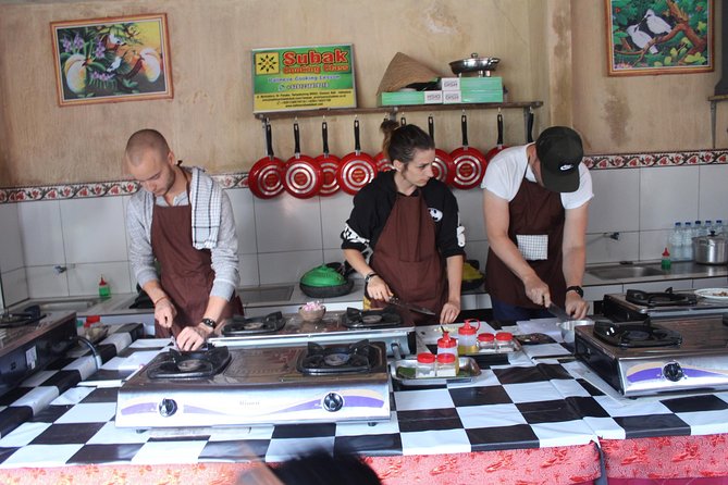 Balinese Ubud cooking school (9 Dish Cooking and Market Tour) - The morning market visit shows how the food begins