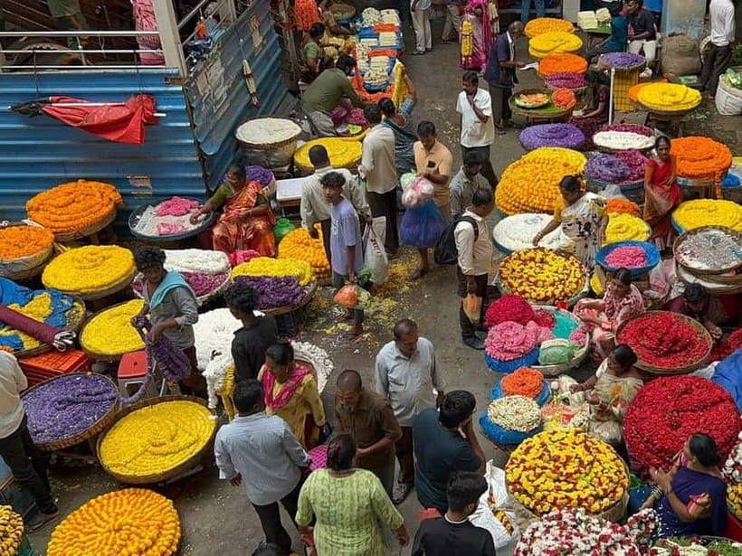Bangalore: Palace, Temples, Fort & Markets Walking Tour - Bangalore Fort and the city’s changing power