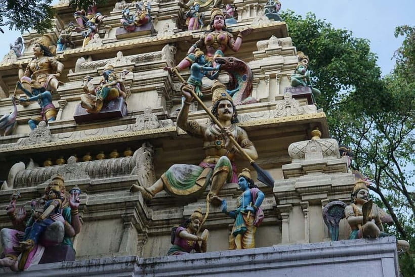 Bangalore: Palace, Temples, Fort & Markets Walking Tour - Starting at Tipu Sultan’s Summer Palace