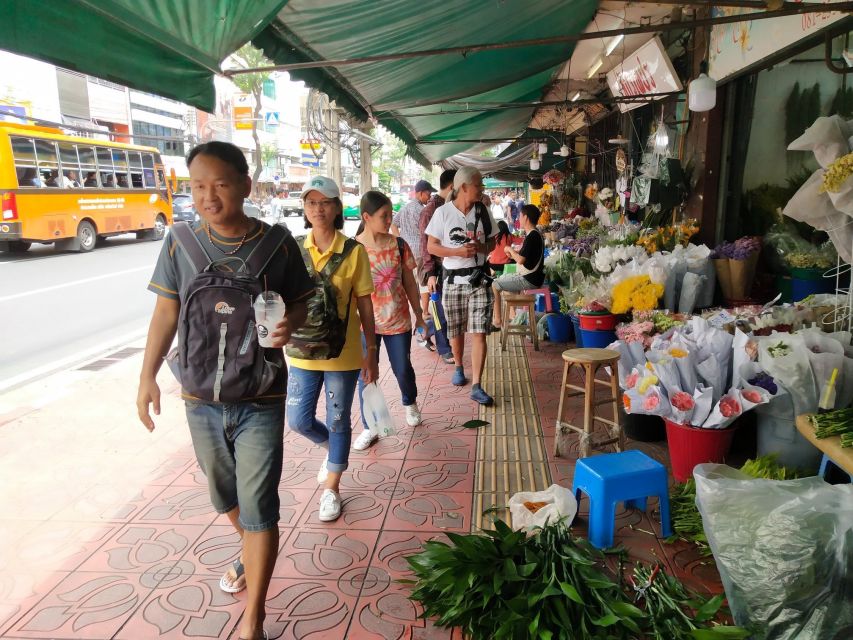 Bangkok:4Hour Flower Market and Little India Tour Mini Group - Shopping through Sampeng Market