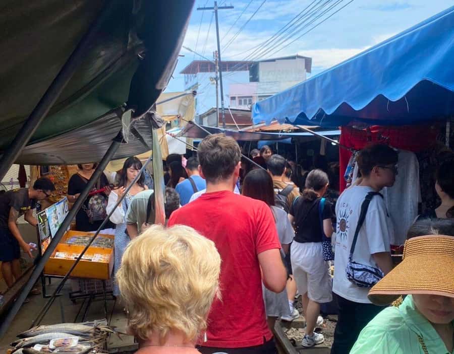 Bangkok: Amphawa Floating & Railway Markets Guided Day Tour - From Bangkok to Maeklong’s railway tracks