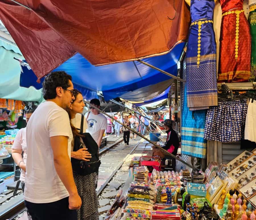 Bangkok: Amphawa Floating & Railway Markets Guided Day Tour - Should you book the Amphawa and Maeklong tour?