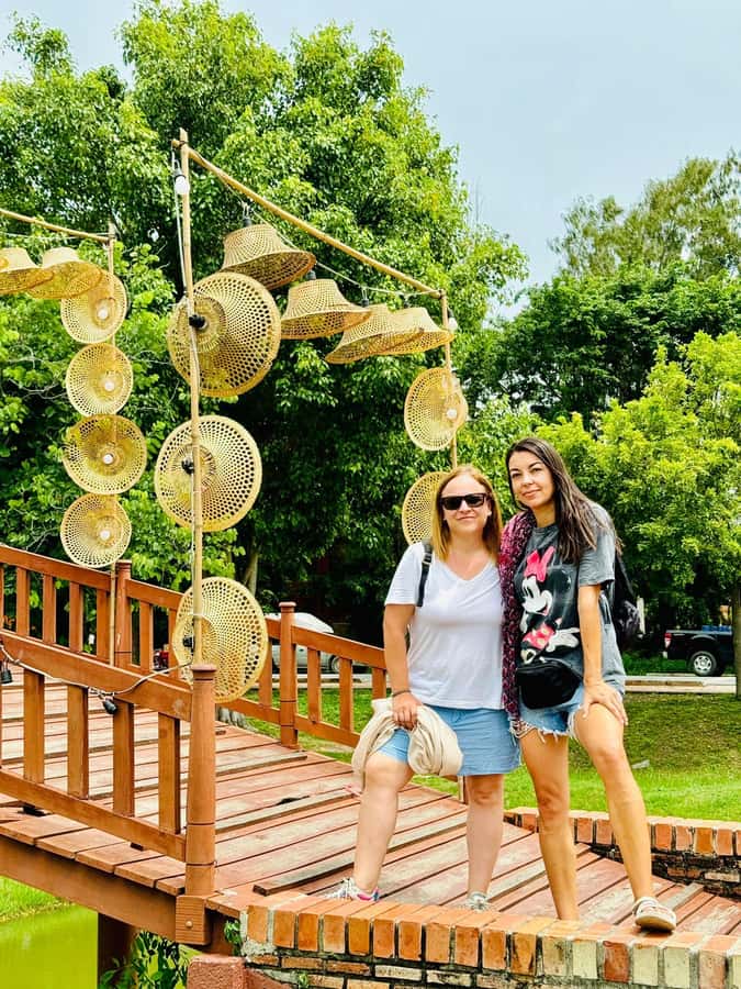 Bangkok: Ayutthaya & Local Market Tour In Spanish or English - The local market adds food, color, and ordinary life