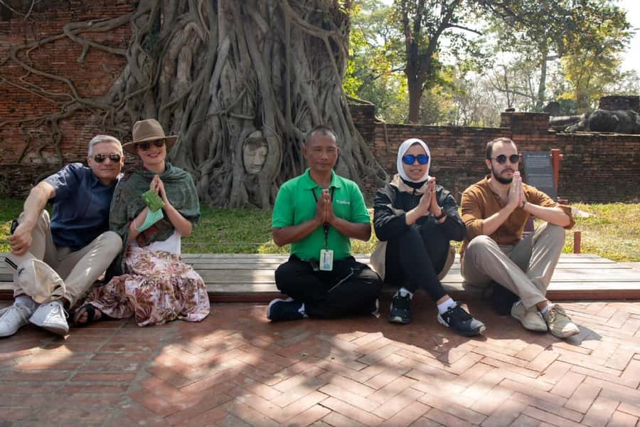 Bangkok: Ayutthaya, Railway & Floating Markets Full-Day Tour - Wat Mahathat and the Buddha in the Tree Roots