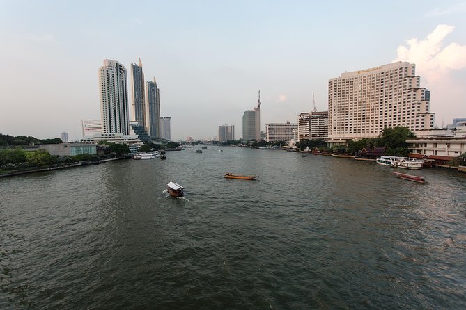 Bangkok by Night: Temples, Markets and Food Tuk-Tuk Tour - Wongwian Yai: starting with local street food