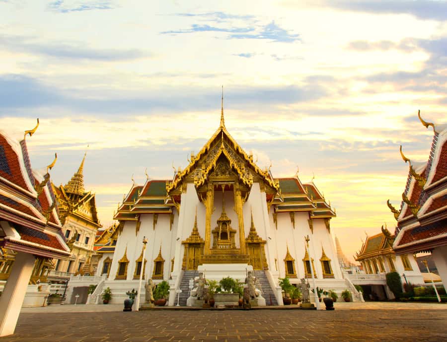 Bangkok: City Highlights & Floating Markets Private Tour - Wat Pho and Bangkok’s reclining Buddha