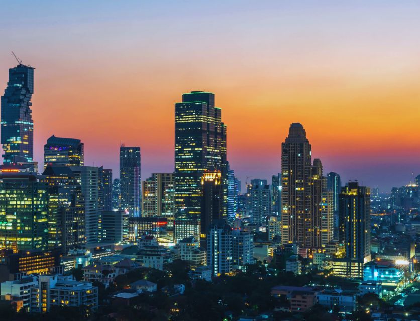 Bangkok: City Highlights & Floating Markets Private Tour - Maeklong Railway Market and the passing train