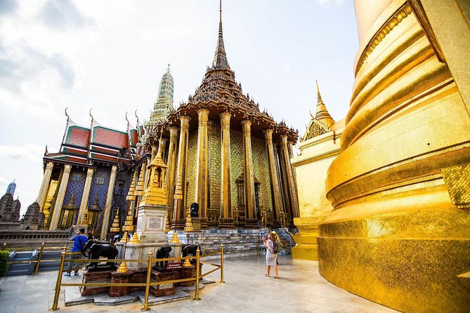 Bangkok: City Highlights Temple and Market Walking Tour - Key points at a glance