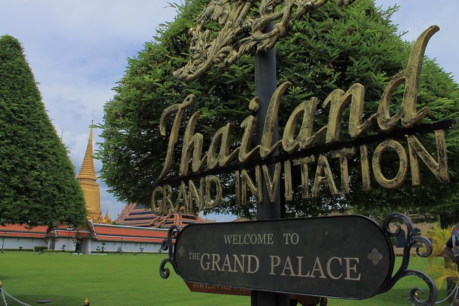 Bangkok: City Highlights Temple and Market Walking Tour - Wat Pho and the Reclining Buddha
