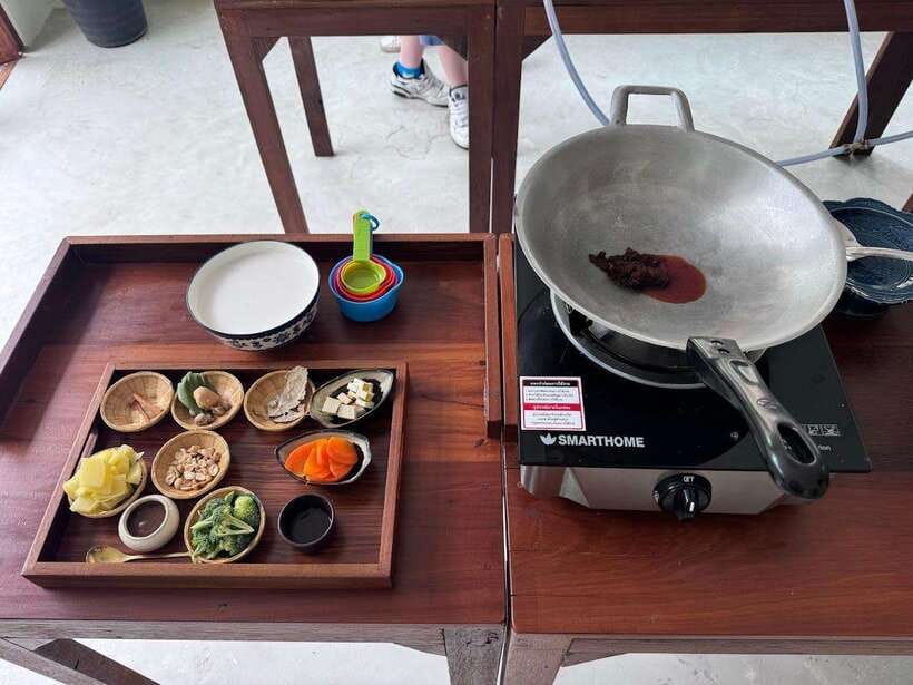 Bangkok: Cooking Class + Tuk Tuk Ride + Market Tour - A market-first introduction to Thai cooking