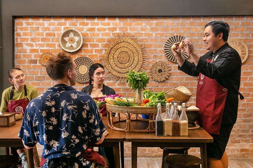 Bangkok: Cooking Class with Market Visit & Tuk Tuk Ride - A clean, air-conditioned school with personal help