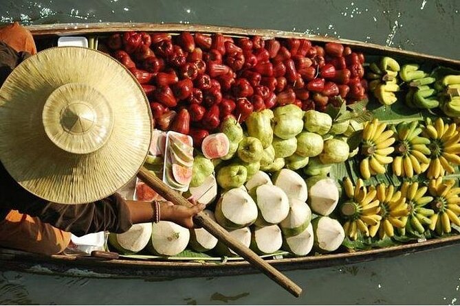 BANGKOK: Damnern Saduak Floating Market, Thai House - From local products to hands-on crafts