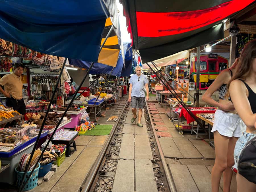 Bangkok: Damnoen Floating Market & Train Market Private Tour - Should you book it?