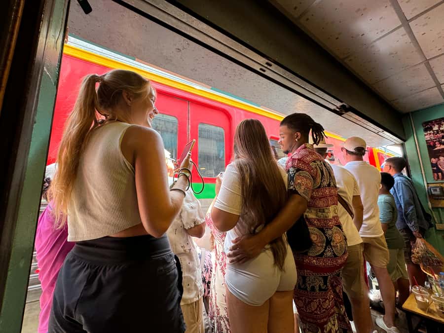 Bangkok: Damnoen Floating Market & Train Market Private Tour - Guides who add more than directions